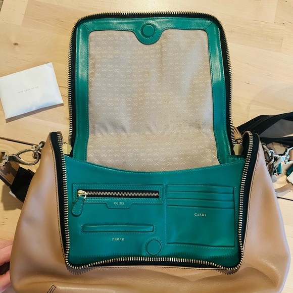 north face borealis backpack grey and blue The Women's Pink Moss Dark Heather/Gardenia White 1.25kg Made from recycled ripstop Hipbelt Size:Small Vault Backpack North Face